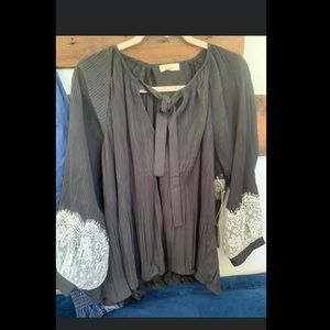 SUPER CUTW BLACK TOP WITH WHITE LACE SLEEVES